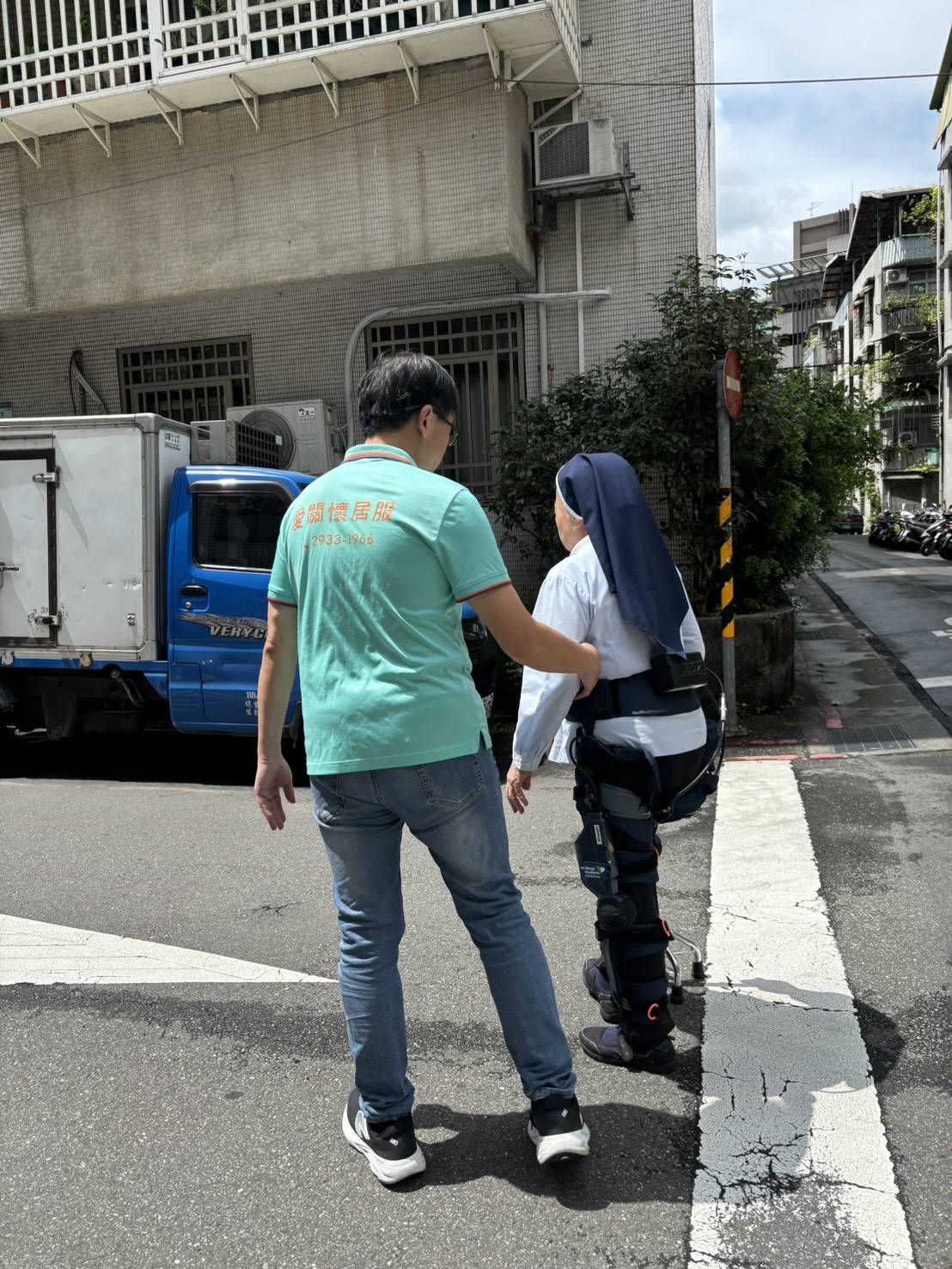 愛關懷居家服務形象